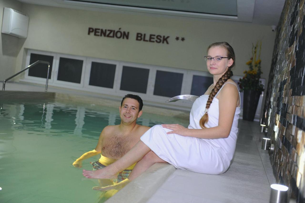 Penzion Blesk 鲁容贝罗克 外观 照片